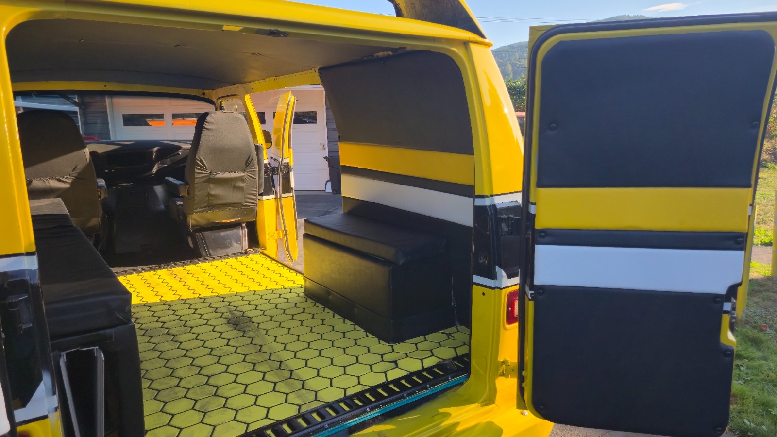 Dodge-B200-Van-1977-Standard-Passenger-Van-6