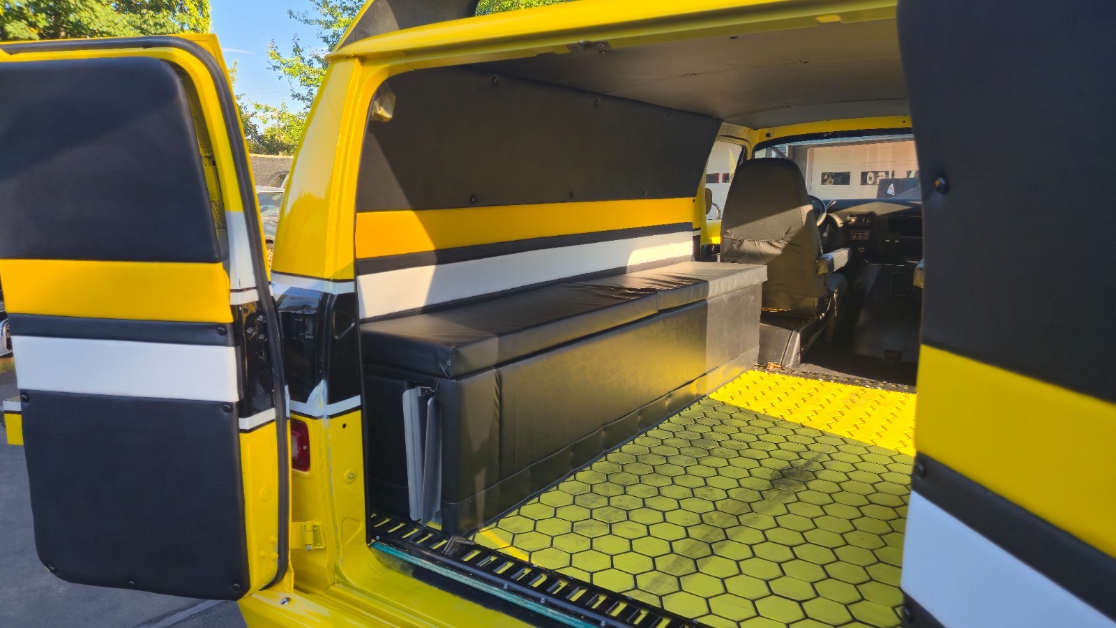 Dodge-B200-Van-1977-Standard-Passenger-Van-7