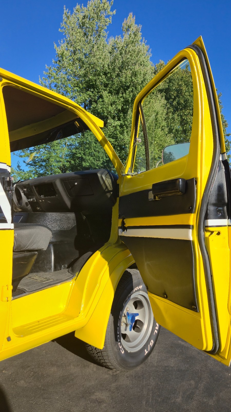 Dodge-B200-Van-1977-Standard-Passenger-Van-9