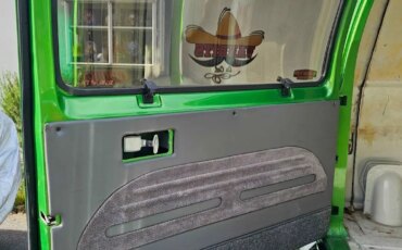Dodge-B250-passenger-1987-Green-Gray-10
