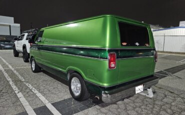 Dodge-B250-passenger-1987-Green-Gray-2