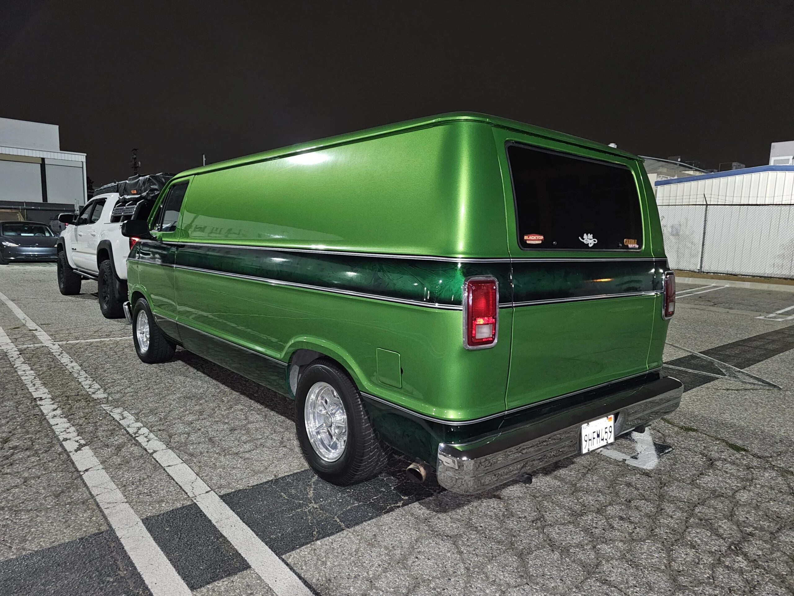 Dodge-B250-passenger-1987-Green-Gray-2