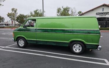 Dodge-B250-passenger-1987-Green-Gray