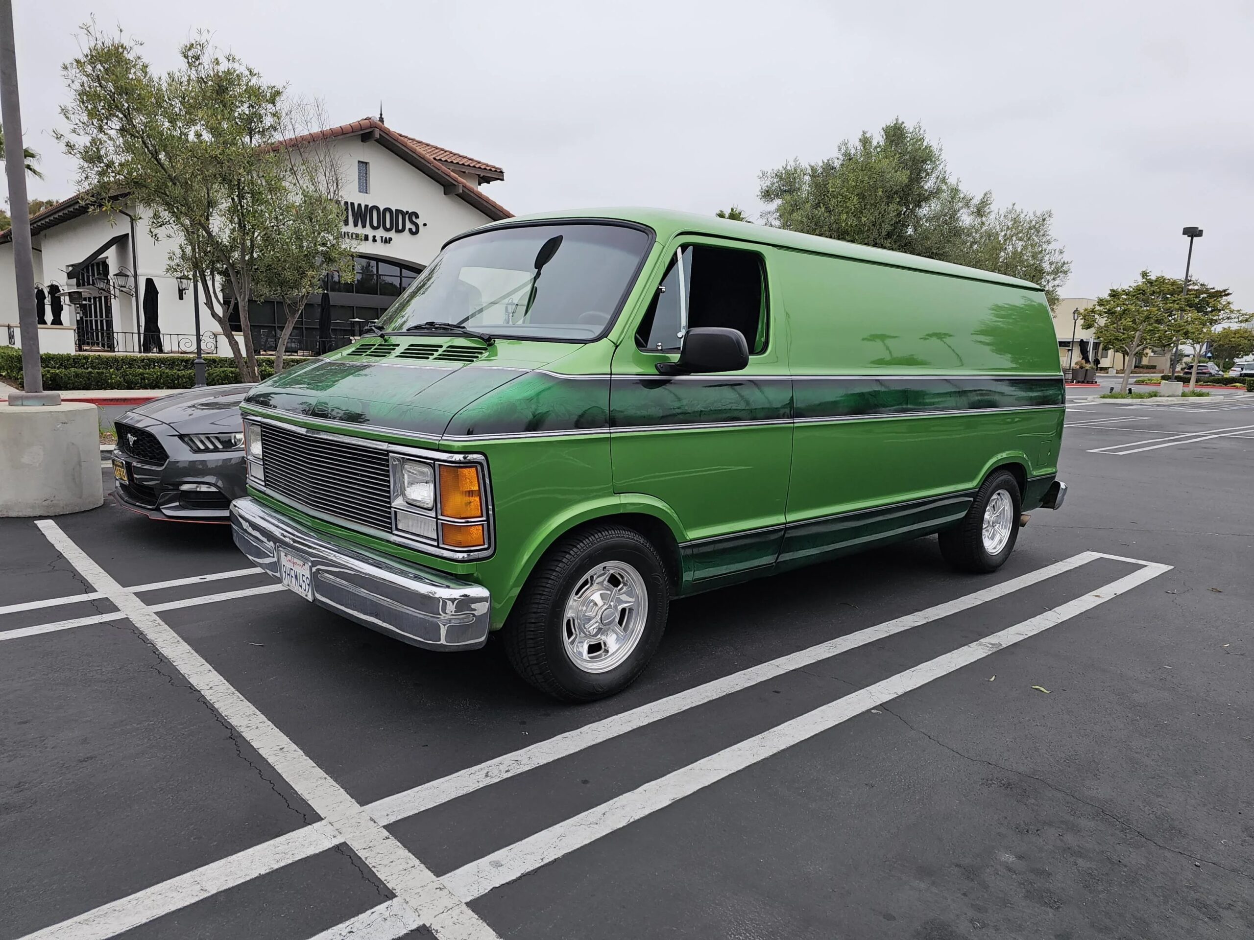 Dodge-B250-passenger-1987-Green-Gray-6