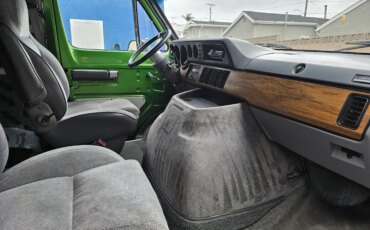 Dodge-B250-passenger-1987-Green-Gray-8