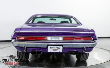Dodge-Challenger-1970-Coupe-12