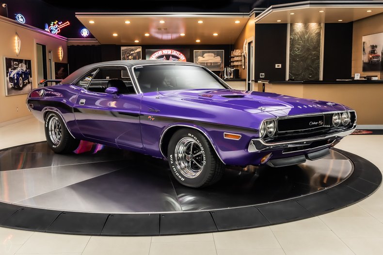 Dodge-Challenger-1970-Purple-10