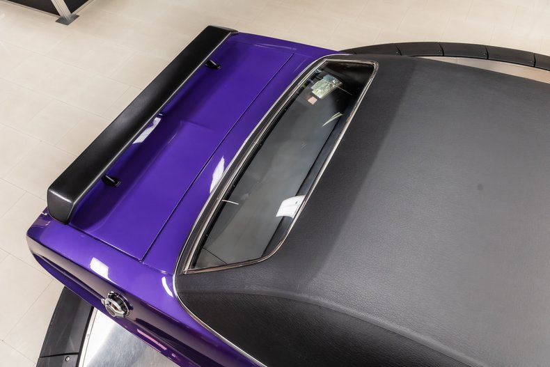 Dodge-Challenger-1970-Purple-19