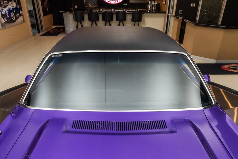 Dodge-Challenger-1970-Purple-21