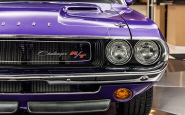 Dodge-Challenger-1970-Purple-23