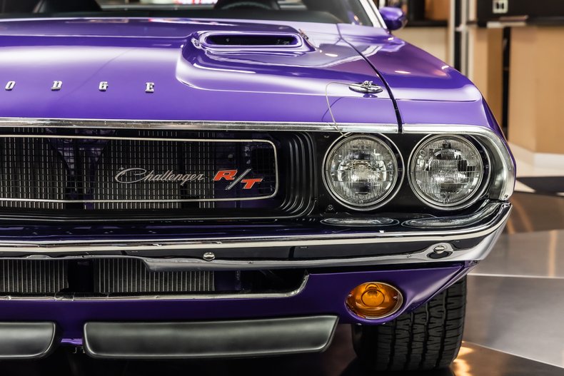 Dodge-Challenger-1970-Purple-23