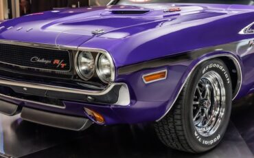 Dodge-Challenger-1970-Purple-24
