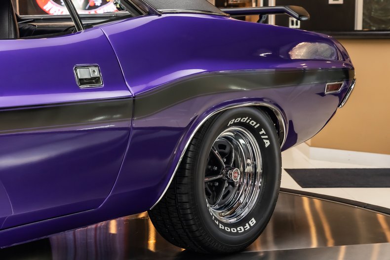 Dodge-Challenger-1970-Purple-26