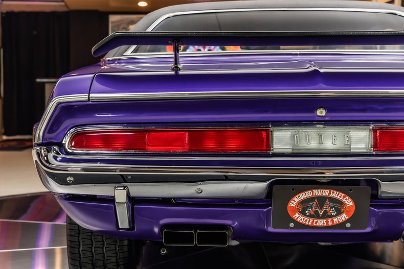 Dodge-Challenger-1970-Purple-28