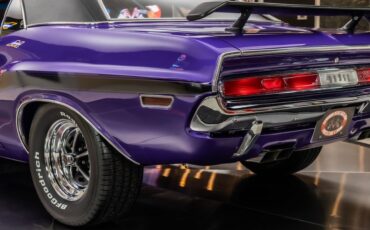 Dodge-Challenger-1970-Purple-29