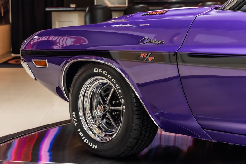 Dodge-Challenger-1970-Purple-31