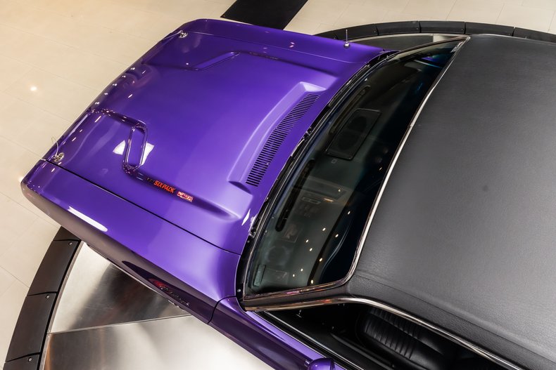 Dodge-Challenger-1970-Purple-32