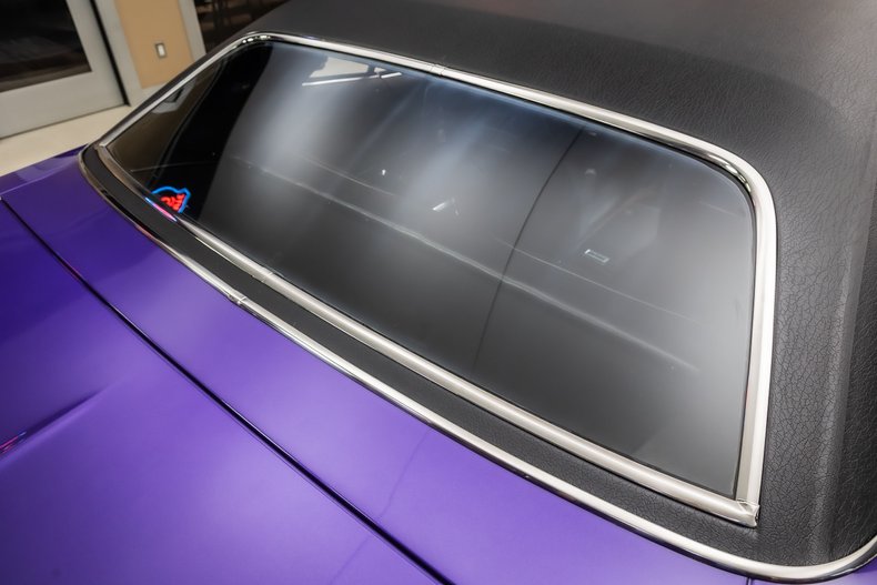 Dodge-Challenger-1970-Purple-35