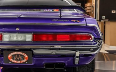 Dodge-Challenger-1970-Purple-36
