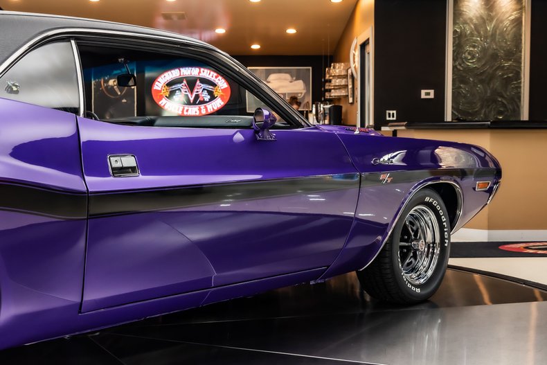 Dodge-Challenger-1970-Purple-38