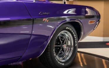 Dodge-Challenger-1970-Purple-39