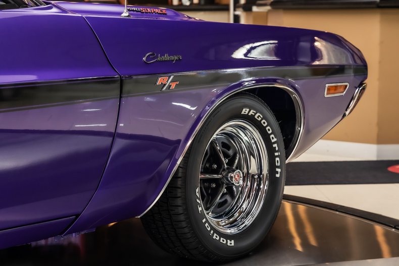 Dodge-Challenger-1970-Purple-39