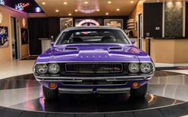 Dodge-Challenger-1970-Purple-4