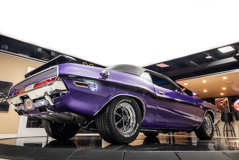 Dodge-Challenger-1970-Purple-42