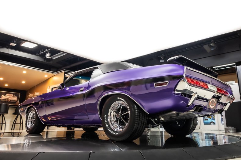Dodge-Challenger-1970-Purple-44