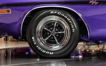 Dodge-Challenger-1970-Purple-45