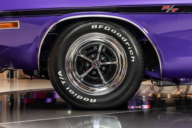 Dodge-Challenger-1970-Purple-45