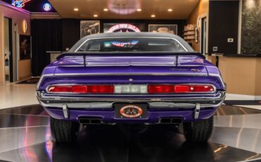 Dodge-Challenger-1970-Purple-7