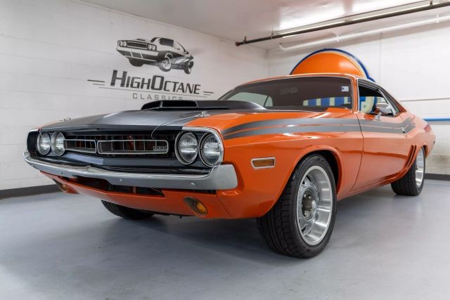 Dodge-Challenger-1971-Coupe-13