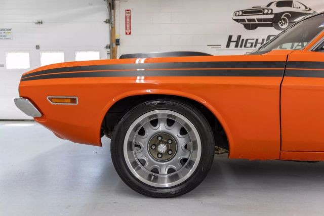 Dodge-Challenger-1971-Coupe-21