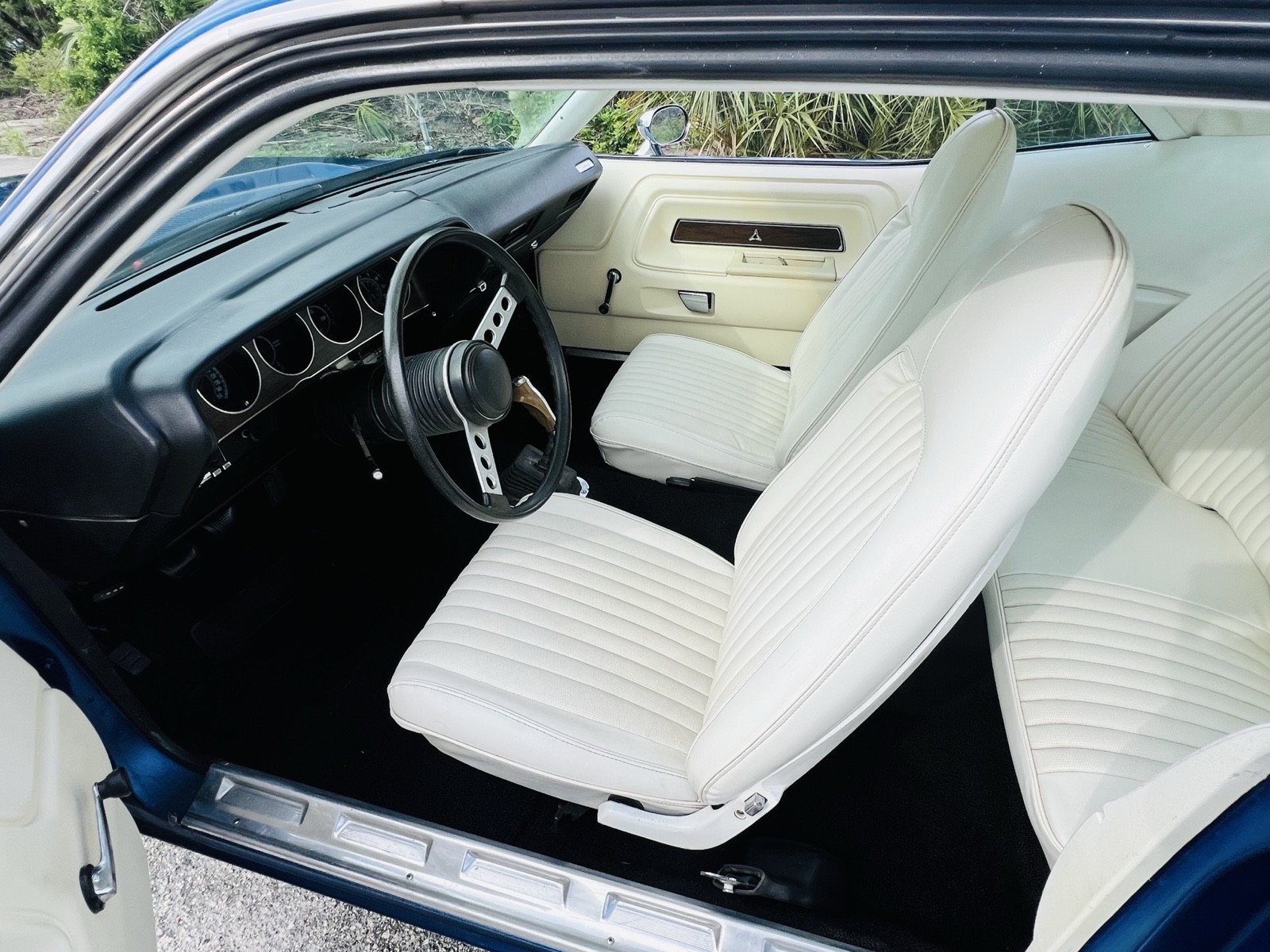 Dodge-Challenger-1972-12