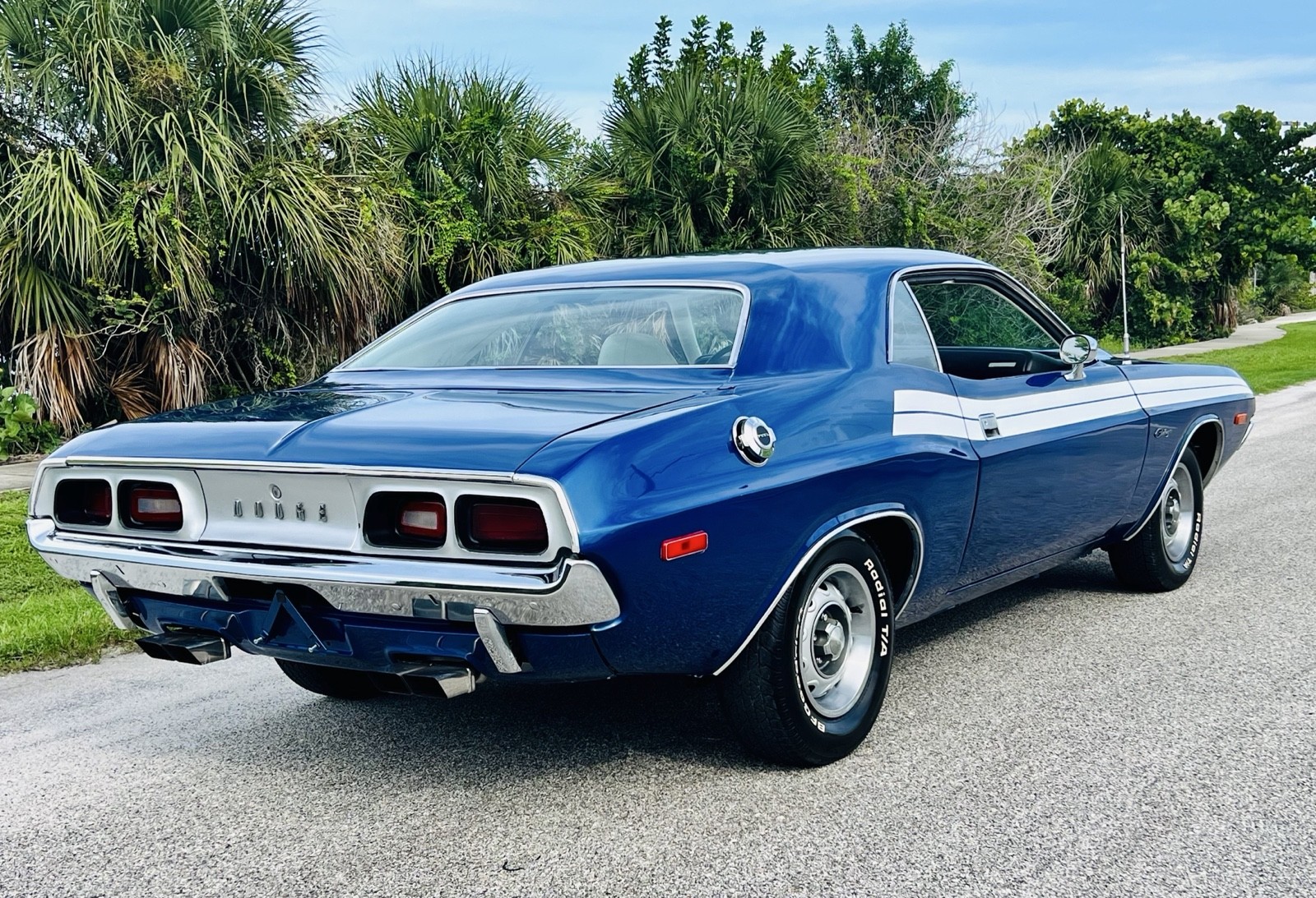 Dodge-Challenger-1972-4