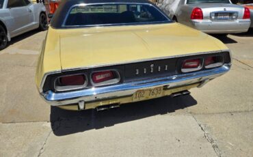 Dodge-Challenger-1972-Coupe-2