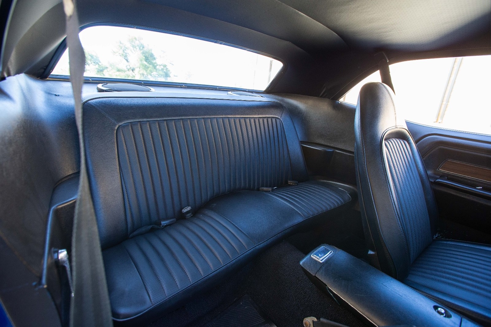 Dodge-Challenger-1972-Coupe-27