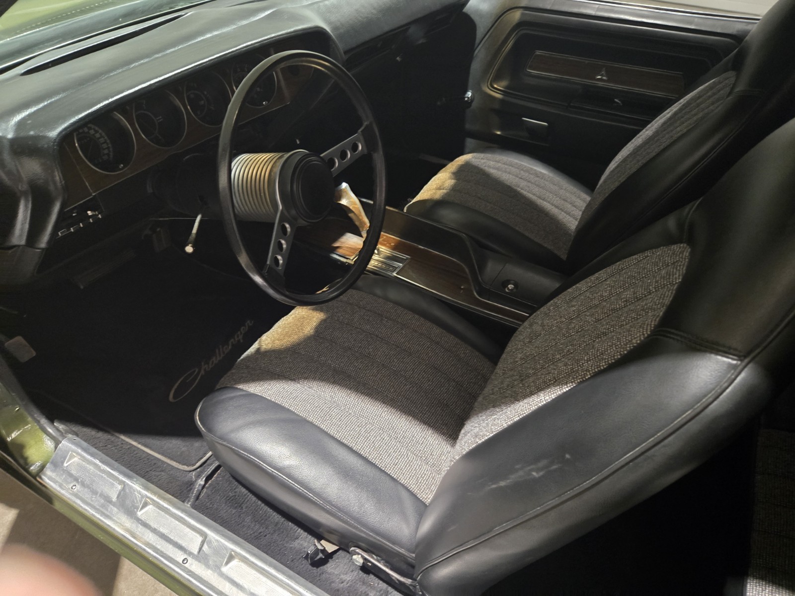 Dodge-Challenger-1973-Coupe-11