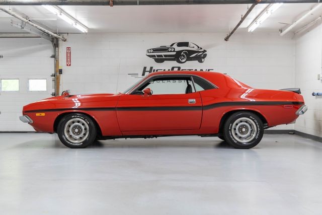 Dodge-Challenger-1973-Coupe-14