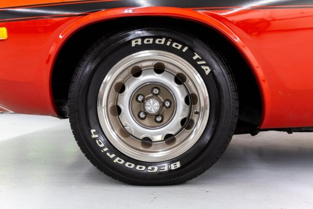 Dodge-Challenger-1973-Coupe-16