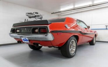 Dodge-Challenger-1973-Coupe-33