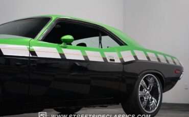 Dodge-Challenger-1974-Hardtop-25