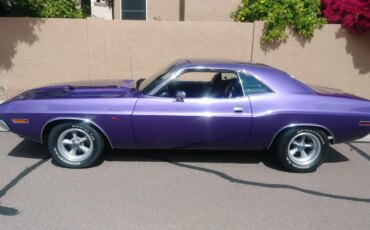 Dodge-Challenger-rt-1970-Purple-Black-1