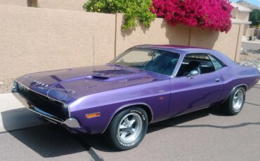 Dodge-Challenger-rt-1970-Purple-Black-14