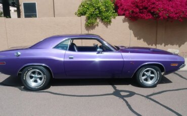 Dodge-Challenger-rt-1970-Purple-Black-17