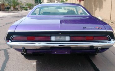 Dodge-Challenger-rt-1970-Purple-Black-18
