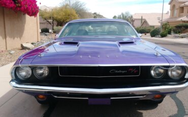 Dodge-Challenger-rt-1970-Purple-Black-2