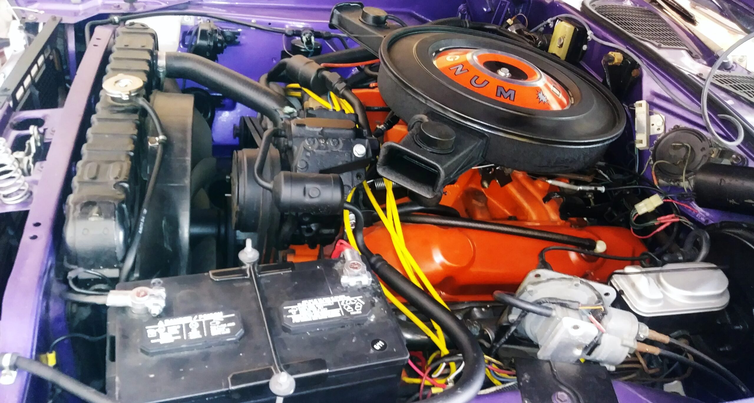 Dodge-Challenger-rt-1970-Purple-Black-25