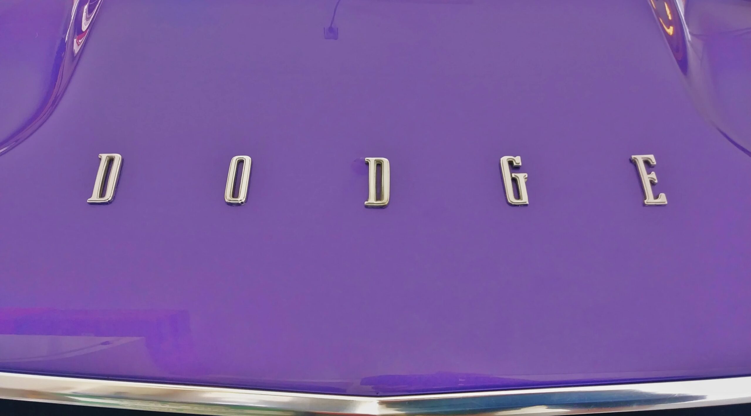 Dodge-Challenger-rt-1970-Purple-Black-37